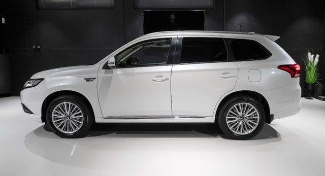 JMBXDGG3WLZ008435 2020 MITSUBISHI OUTLANDER-2