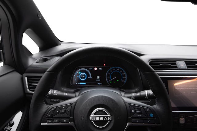 2022 NISSAN LEAF - 9