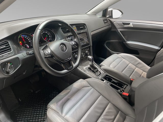 WVWZZZAUZJW901795 2018 VOLKSWAGEN GOLF-4