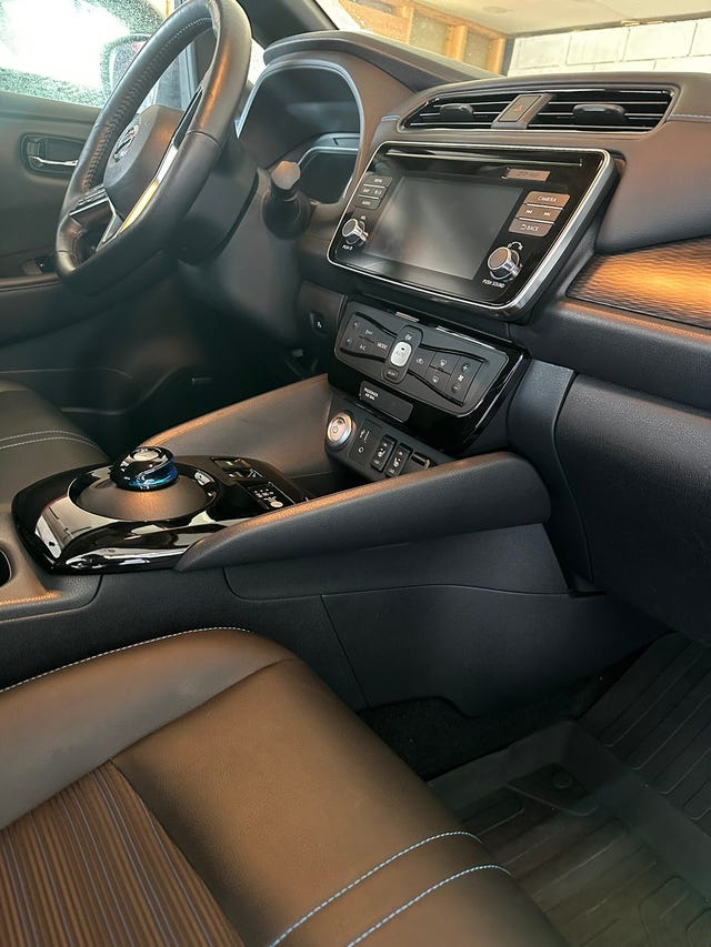2018 NISSAN LEAF - 24