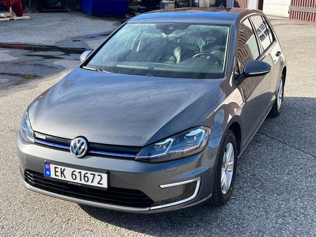 WVWZZZAUZJW904181 2018 VOLKSWAGEN GOLF-0