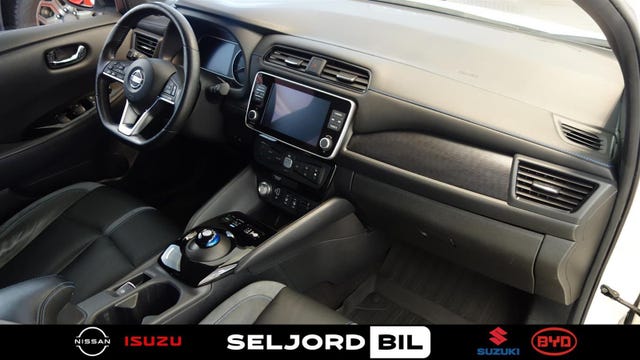 2019 NISSAN LEAF - 24
