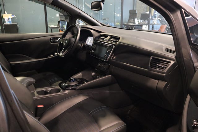 2019 NISSAN LEAF - 32