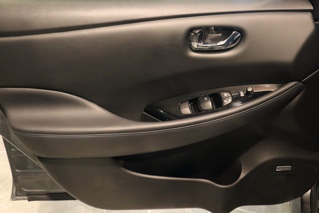 2019 NISSAN LEAF - 10