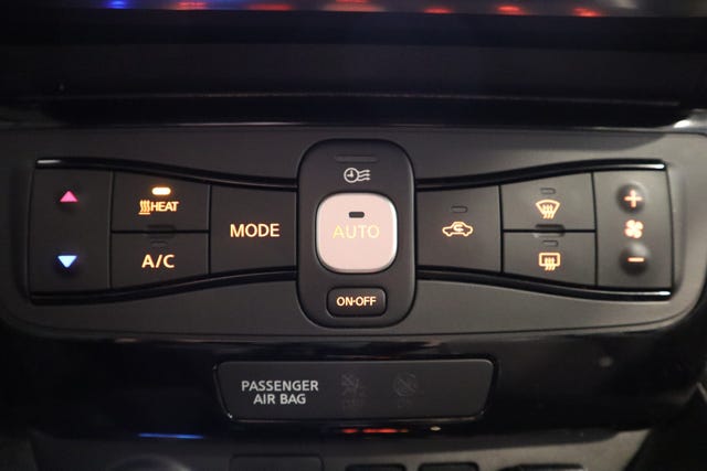 2019 NISSAN LEAF - 24