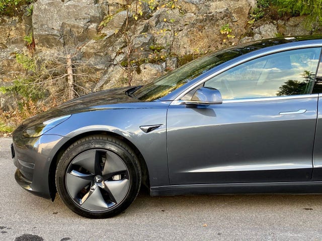 5YJ3E7EB2KF240821 2019 TESLA MODEL 3-5