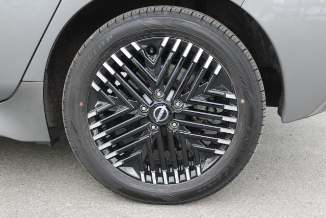 2022 NISSAN LEAF - 13
