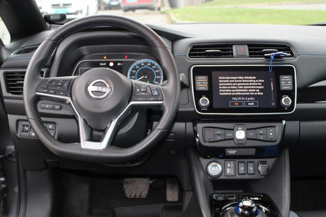 2022 NISSAN LEAF - 11