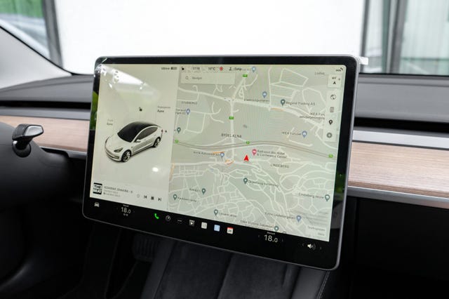 2022 TESLA MODEL 3 - 23