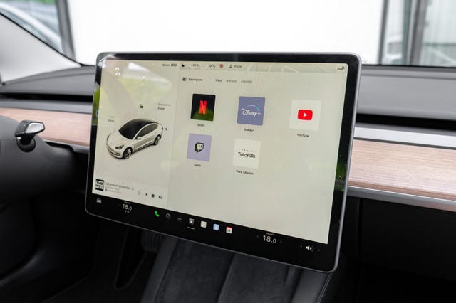 2022 TESLA MODEL 3 - 21