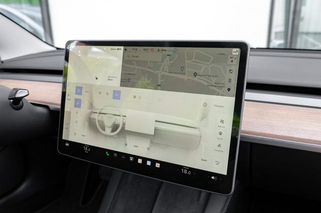 2022 TESLA MODEL 3 - 22