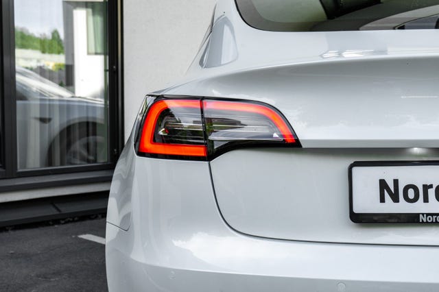 2022 TESLA MODEL 3 - 8