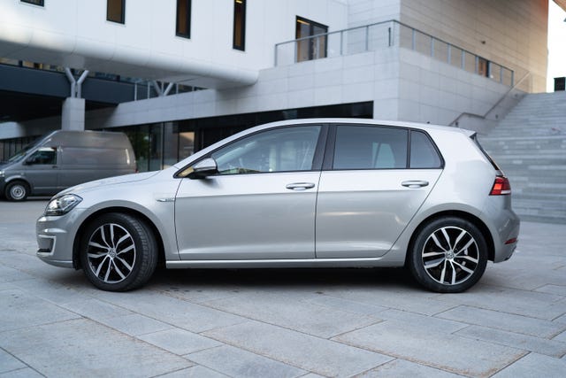 WVWZZZAUZJ8906987 2018 VOLKSWAGEN GOLF-2