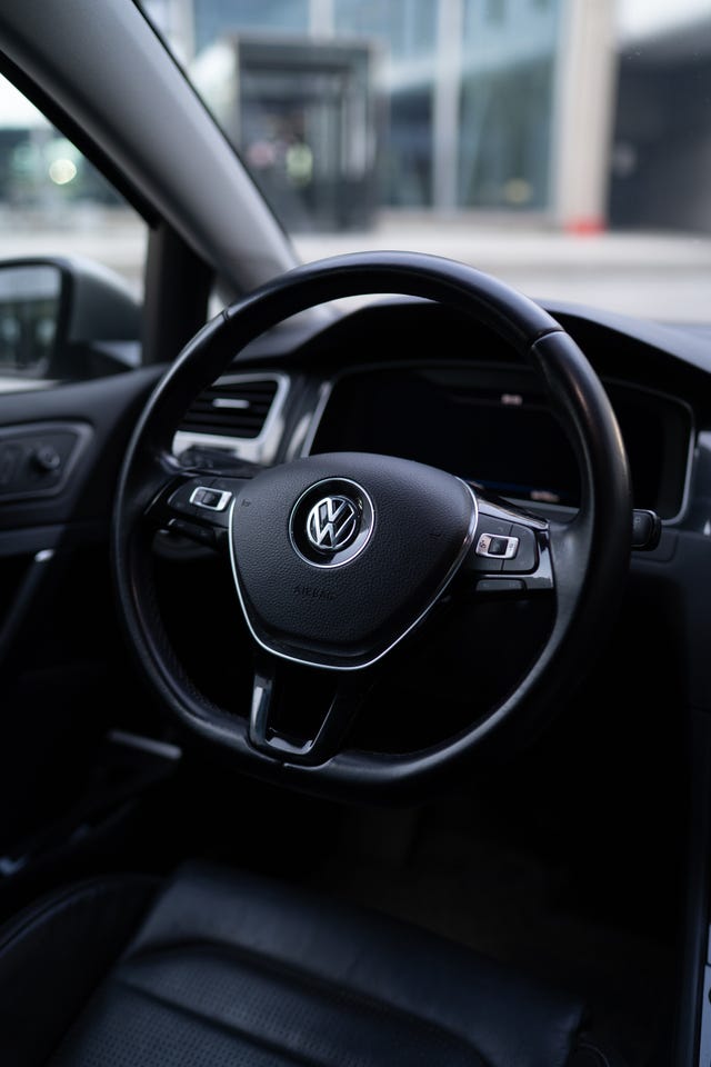 2018 VOLKSWAGEN GOLF - 9