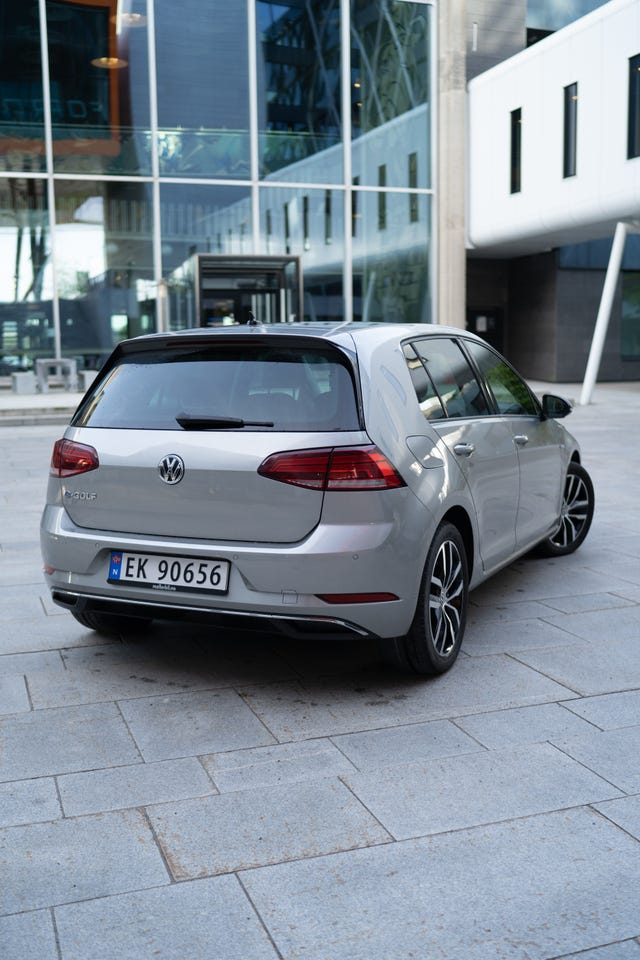 WVWZZZAUZJ8906987 2018 VOLKSWAGEN GOLF-4
