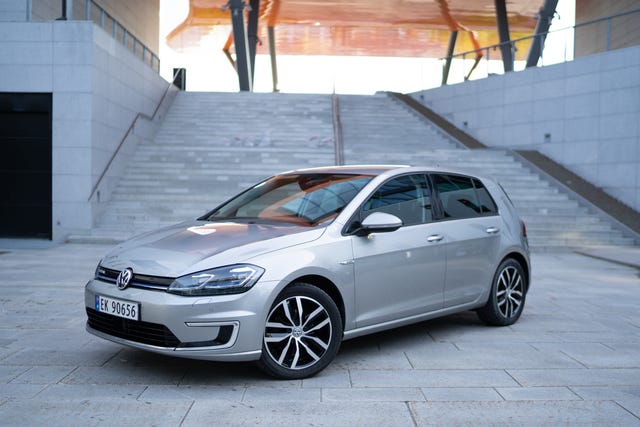 WVWZZZAUZJ8906987 2018 VOLKSWAGEN GOLF-0