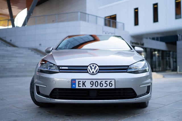 WVWZZZAUZJ8906987 2018 VOLKSWAGEN GOLF-1