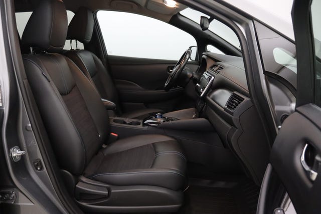 2019 NISSAN LEAF - 30