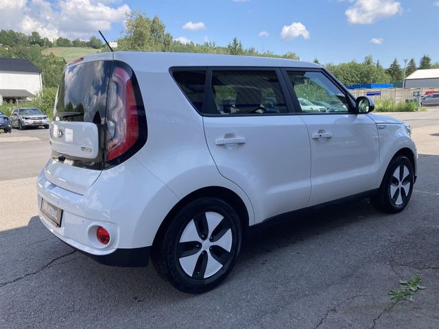 KNAJX81EFH7021428 2017 KIA SOUL-4