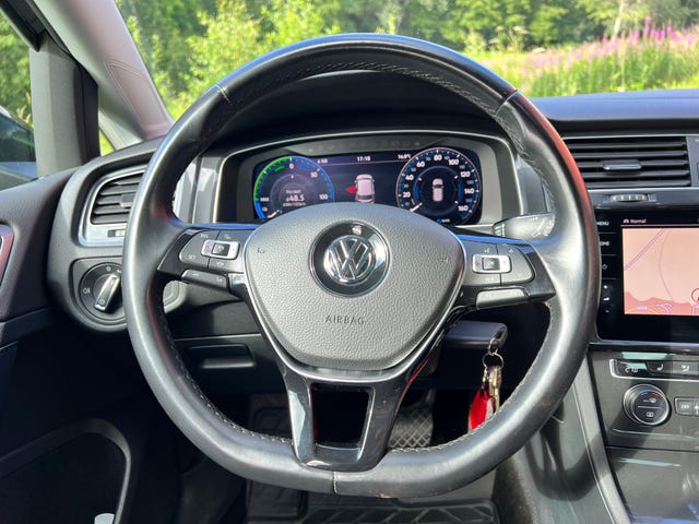 2019 VOLKSWAGEN GOLF - 19