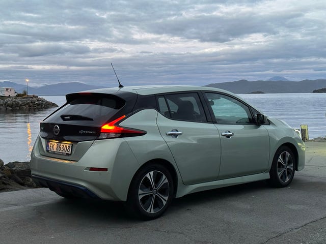 SJNFAAZE1U0011076 2018 NISSAN LEAF-2