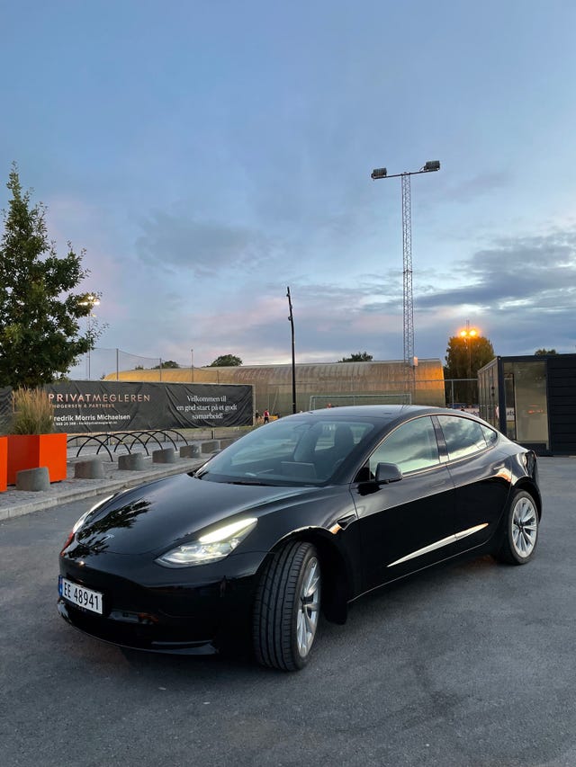 LRW3E7FR3NC606893 2022 TESLA MODEL 3-0