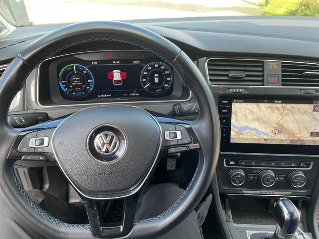 2019 VOLKSWAGEN GOLF - 19