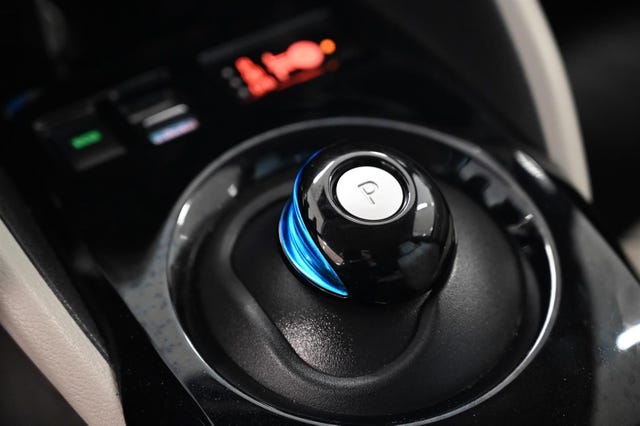 2021 NISSAN LEAF - 30