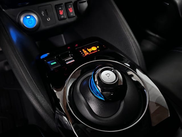 2019 NISSAN LEAF - 26