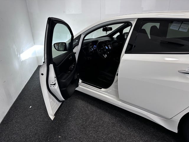2019 NISSAN LEAF - 17
