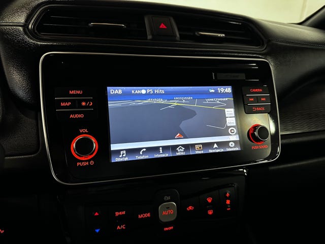 2019 NISSAN LEAF - 32