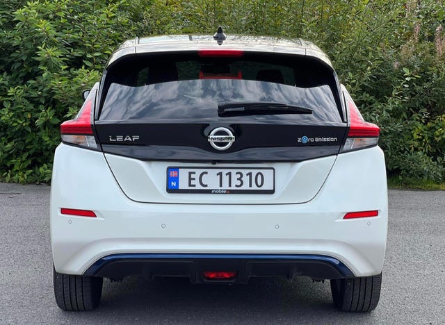 2021 NISSAN LEAF - 10