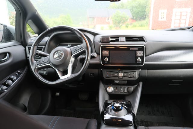 2019 NISSAN LEAF - 19