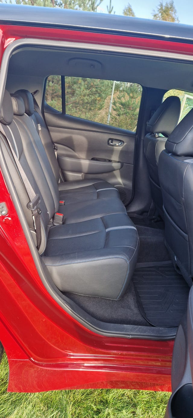 2019 NISSAN LEAF - 11