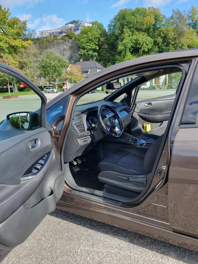 2019 NISSAN LEAF - 17