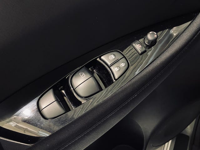 2019 NISSAN LEAF - 19
