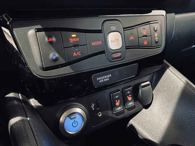 2019 NISSAN LEAF - 24