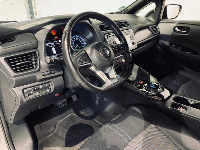 2019 NISSAN LEAF - 12
