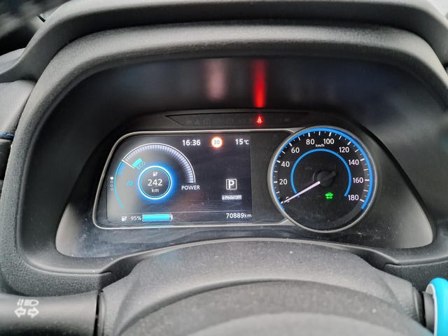2019 NISSAN LEAF - 32