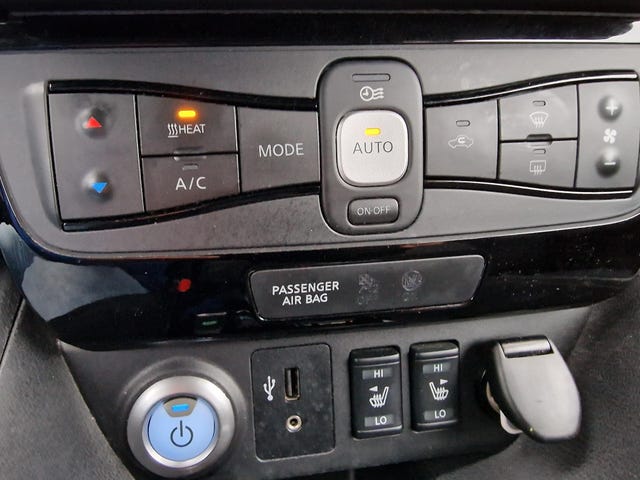 2019 NISSAN LEAF - 35