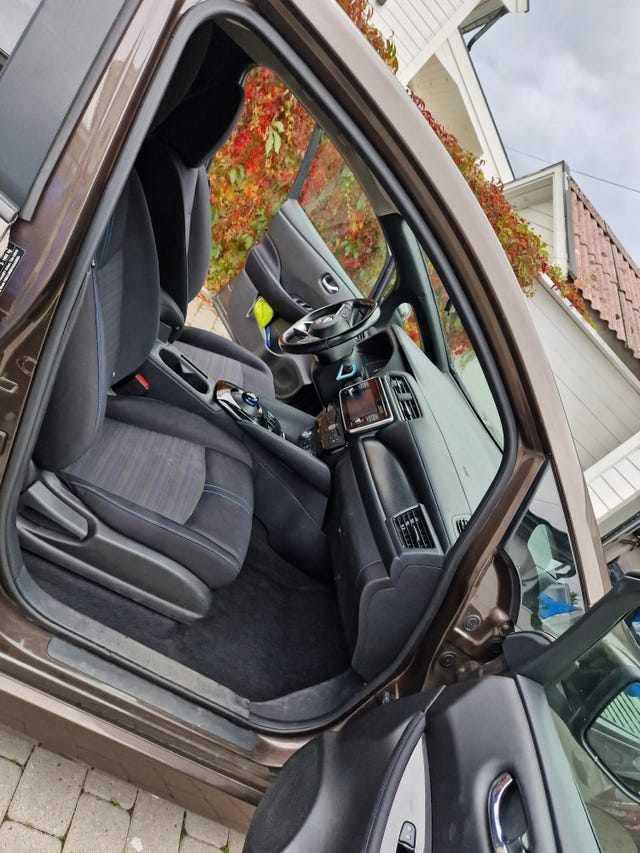 2019 NISSAN LEAF - 26