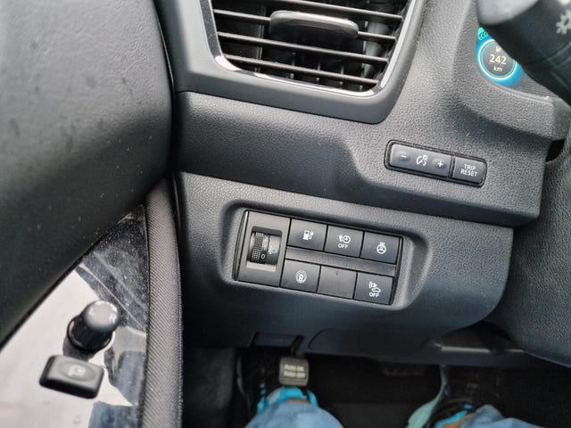 2019 NISSAN LEAF - 31