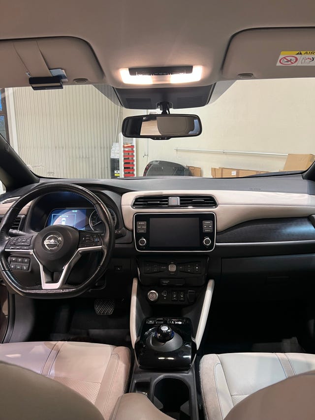 2019 NISSAN LEAF - 12