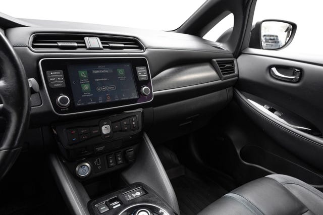 2021 NISSAN LEAF - 12