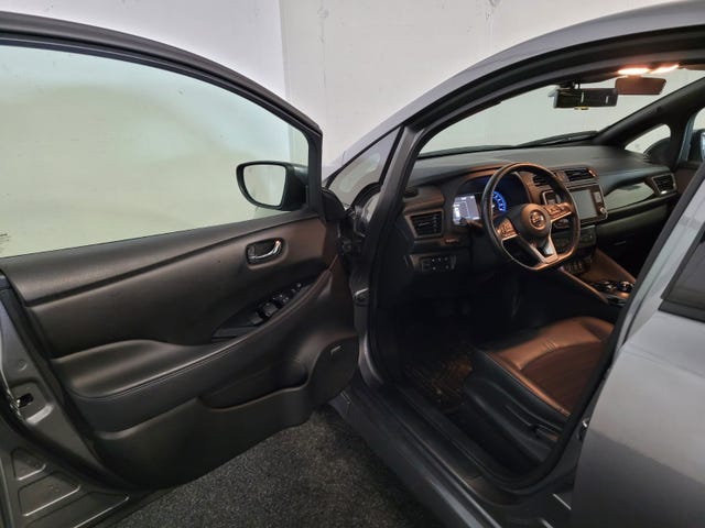 2021 NISSAN LEAF - 10