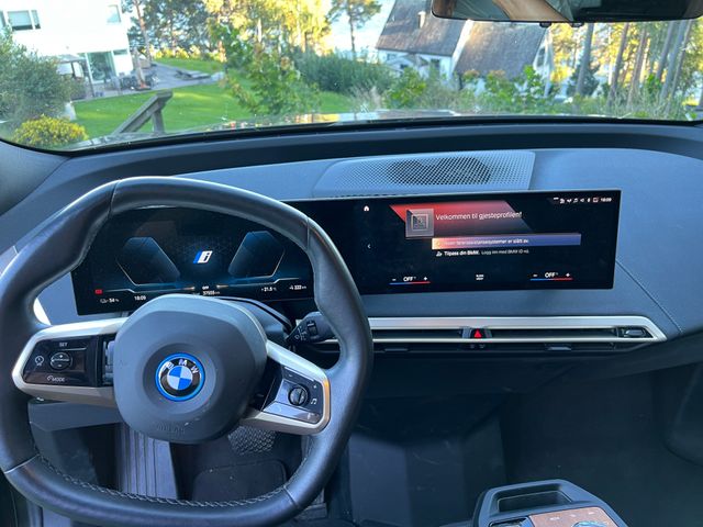 2022 BMW IX40 - 6