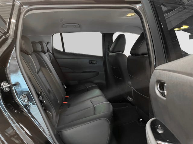 2021 NISSAN LEAF - 11