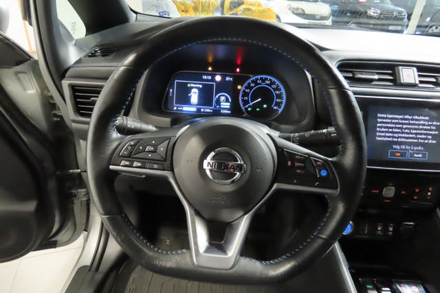 2021 NISSAN LEAF - 11