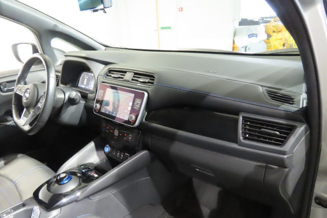 2021 NISSAN LEAF - 25