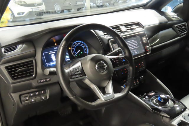 2021 NISSAN LEAF - 9